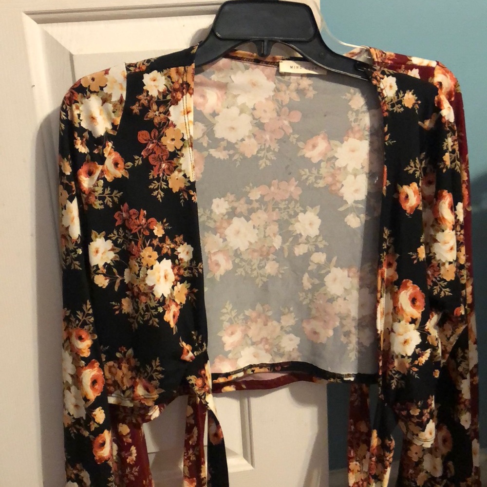 Long sleeve tied cropped top